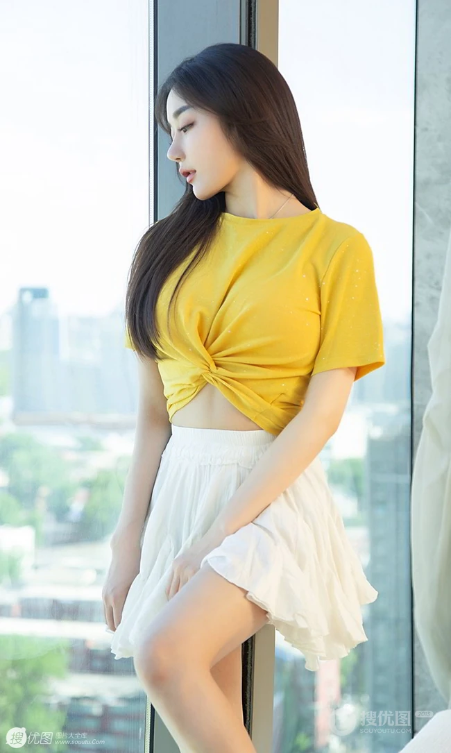 气质匀称女生可爱多室内写真图集（一），T恤 牛仔皆美丽动人
