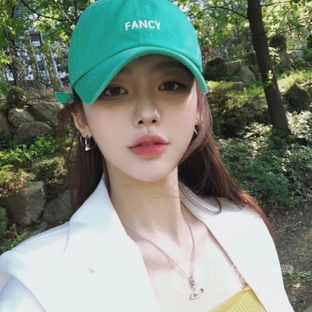 个性的韩系女生头像免费下载