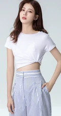 90后人气小花赵昭仪多套服饰写真，尽显动人阳光甜美笑容