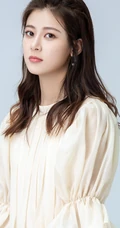 90后人气小花赵昭仪多套服饰写真，尽显动人阳光甜美笑容