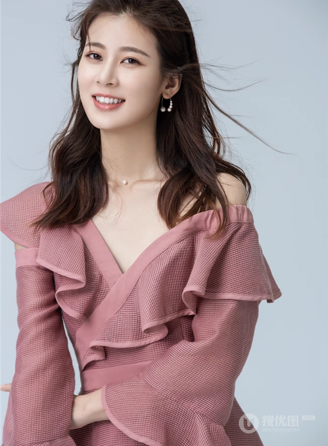 90后人气小花赵昭仪多套服饰写真，尽显动人阳光甜美笑容