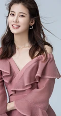 90后人气小花赵昭仪多套服饰写真，尽显动人阳光甜美笑容