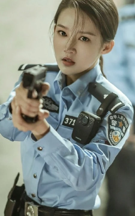 李沁最美表演主题《第一枪》造型惊艳警察制服剧照图片