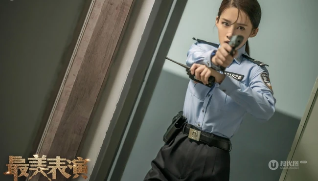 李沁最美表演主题《第一枪》造型惊艳警察制服剧照图片