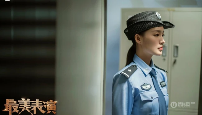 李沁最美表演主题《第一枪》造型惊艳警察制服剧照图片