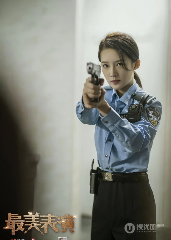 李沁最美表演主题《第一枪》造型惊艳警察制服剧照图片