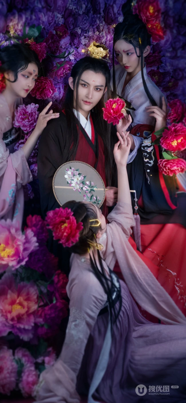 唯美美艳妃子围绕着的古风美男精美手机壁纸图片