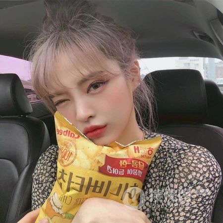 酷酷的，戴口罩的女生小姐姐旅行头像图片