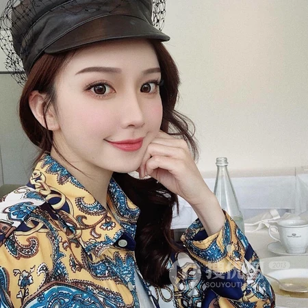 冬季女生各式手势自拍的头像