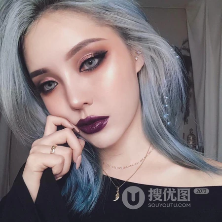 冬季女生各式手势自拍的头像