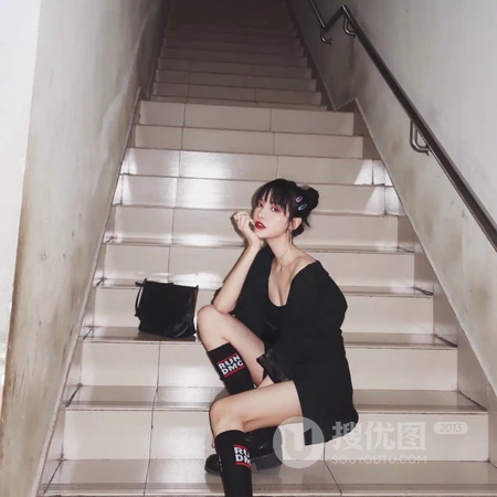 冬季女生各式手势自拍的头像
