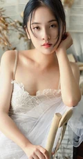 文艺型温婉少女着气质肩带轻纱白裙室内钢琴前唯美写真