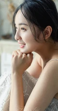 文艺型温婉少女着气质肩带轻纱白裙室内钢琴前唯美写真