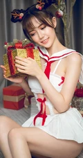 女生模特唐小糖圣诞节麋鹿造型短裙线条感气质写真图片