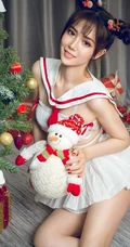 女生模特唐小糖圣诞节麋鹿造型短裙线条感气质写真图片