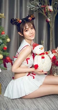 女生模特唐小糖圣诞节麋鹿造型短裙线条感气质写真图片