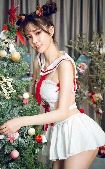 女生模特唐小糖圣诞节麋鹿造型短裙线条感气质写真图片