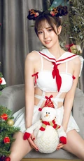 女生模特唐小糖圣诞节麋鹿造型短裙线条感气质写真图片