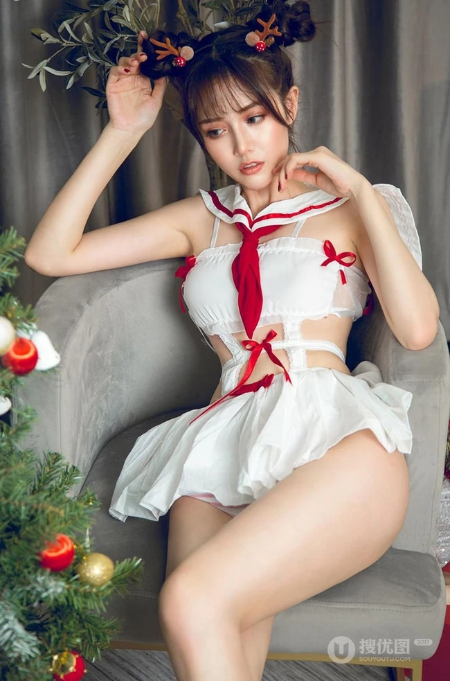 女生模特唐小糖圣诞节麋鹿造型短裙线条感气质写真图片