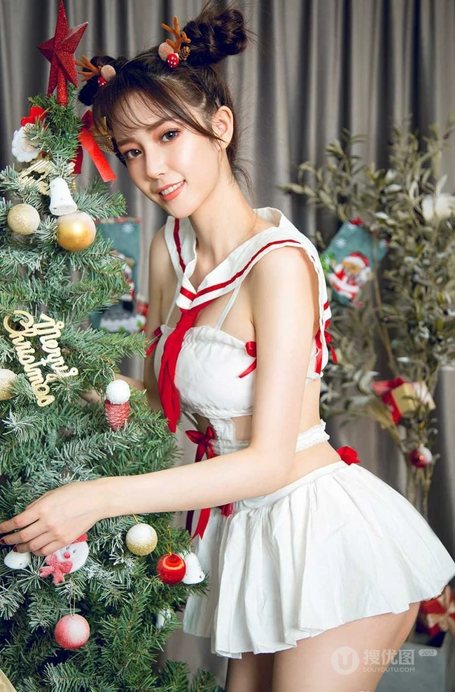 女生模特唐小糖圣诞节麋鹿造型短裙线条感气质写真图片