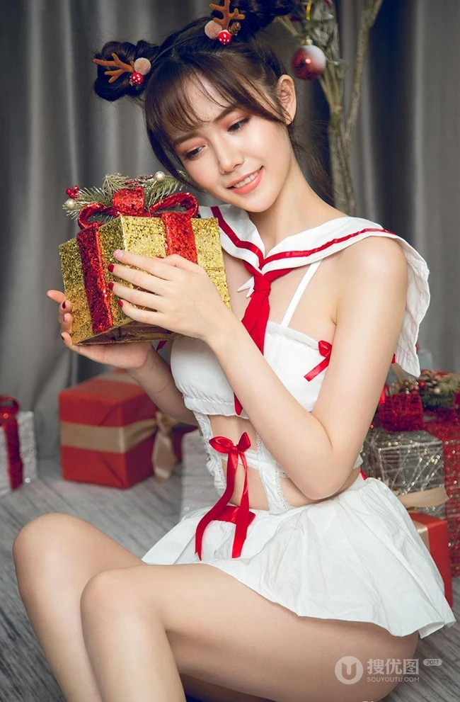 女生模特唐小糖圣诞节麋鹿造型短裙线条感气质写真图片