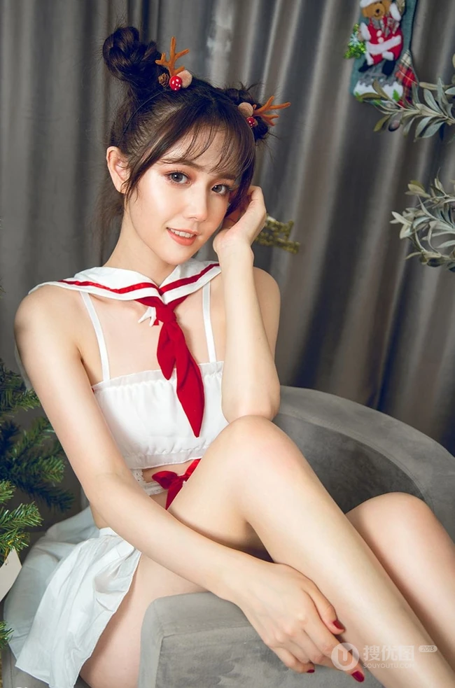 女生模特唐小糖圣诞节麋鹿造型短裙线条感气质写真图片