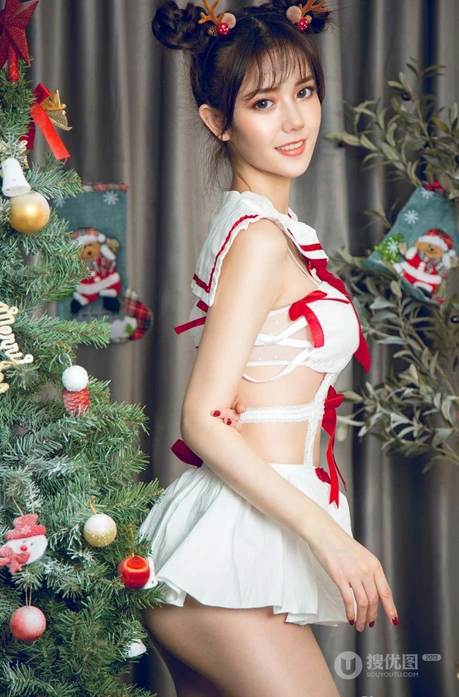 女生模特唐小糖圣诞节麋鹿造型短裙线条感气质写真图片