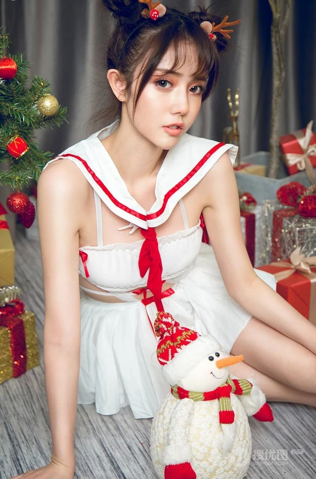 女生模特唐小糖圣诞节麋鹿造型短裙线条感气质写真图片