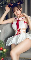 女生模特唐小糖圣诞节麋鹿造型短裙线条感气质写真图片