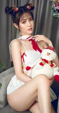 女生模特唐小糖圣诞节麋鹿造型短裙线条感气质写真图片