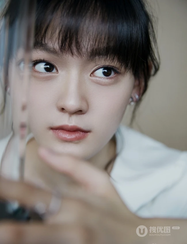文琪肩带白裙清纯唯美写真，高清镜头下皮肤超好