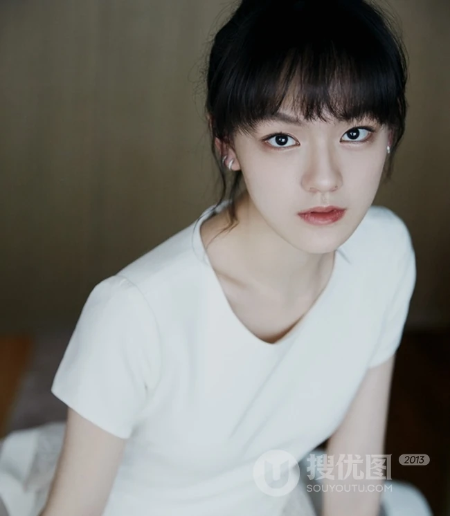 文琪肩带白裙清纯唯美写真，高清镜头下皮肤超好