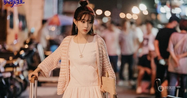 女演员孟子义《我不是购物狂》超美时尚造型剧照图片