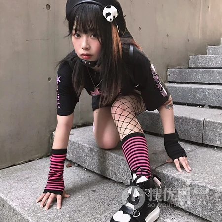 个性十足的浓装妹子比较非主流的女生头像
