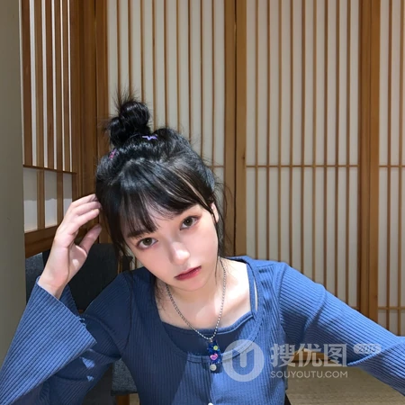 女生不开心，爱搞怪的表情头像图片下载