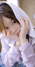 晨起洗脸刷牙的礼裙睡裤短款装少女居家写真图片
