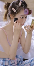 晨起洗脸刷牙的礼裙睡裤短款装少女居家写真图片