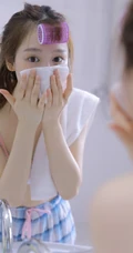 晨起洗脸刷牙的礼裙睡裤短款装少女居家写真图片