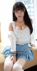 气质时尚女生可儿小姐姐短裙写真上线，好一个胸涌波涛，霸气身材