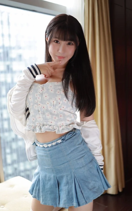 气质时尚女生可儿小姐姐短裙写真上线，好一个胸涌波涛，霸气身材