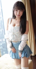 气质时尚女生可儿小姐姐短裙写真上线，好一个胸涌波涛，霸气身材
