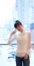 最近超流行国潮风啊！李金铭国潮风白衬衫配牛仔裤写真美图