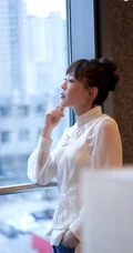最近超流行国潮风啊！李金铭国潮风白衬衫配牛仔裤写真美图