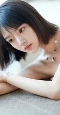 任敏短发加褶皱白裙清新写真，还是短发的任敏好看
