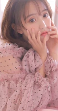 如梦一般的女孩，卷发，大眼，瓜子脸，酒窝少女室内写真