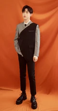 郭俊辰个性时尚灰黑拼接休闲西装活动写真图片