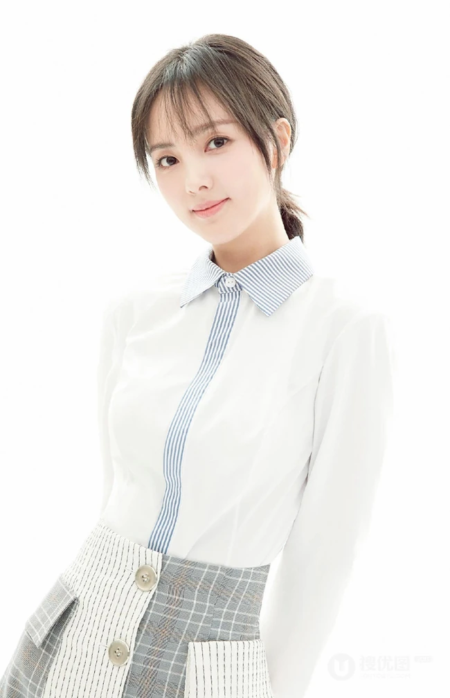 清新女星程小蒙白色休闲服饰系列写真图集