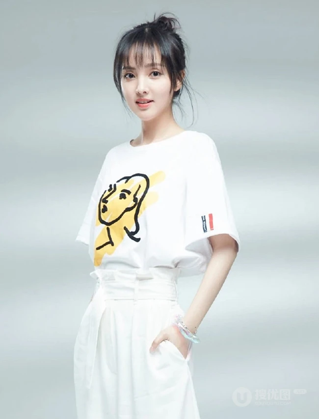 清新女星程小蒙白色休闲服饰系列写真图集