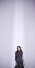 梁洁唯美灵动黑色印花长裙优美写真图片