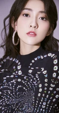 梁洁唯美灵动黑色印花长裙优美写真图片